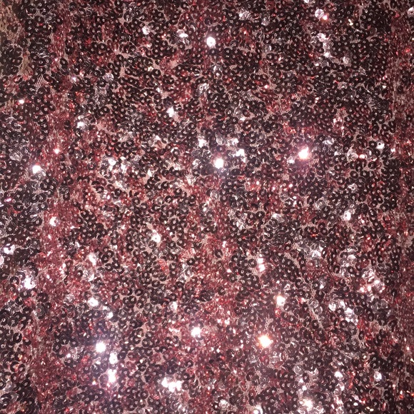 💥4/$20💥 EUC Dusty rose colored sequin top w/ back cutout - Picture 3 of 4